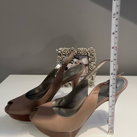 Heels - Picture 10 of 10